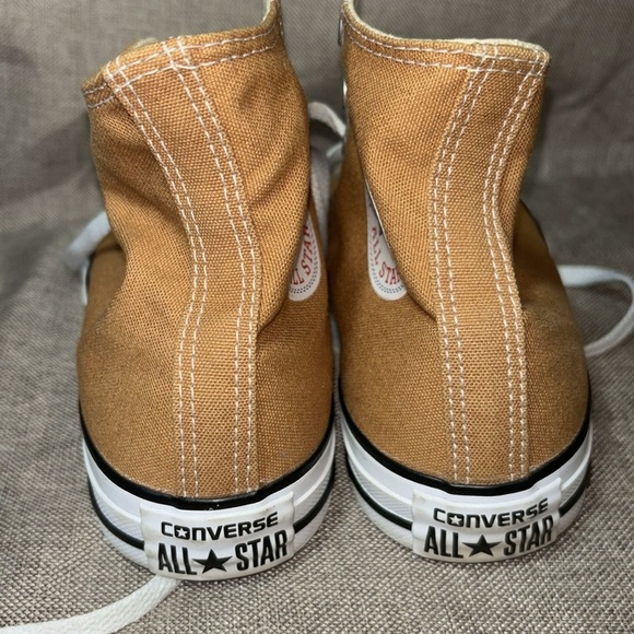 Converse Chuck Taylor All Star Hi-Top Sneakers
Men 6/ Woman 8 UNISEX - Picture 7 of 11